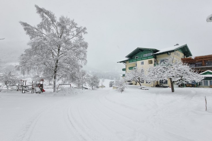 Der Martinerhof mit frisch gefallenem Schnee